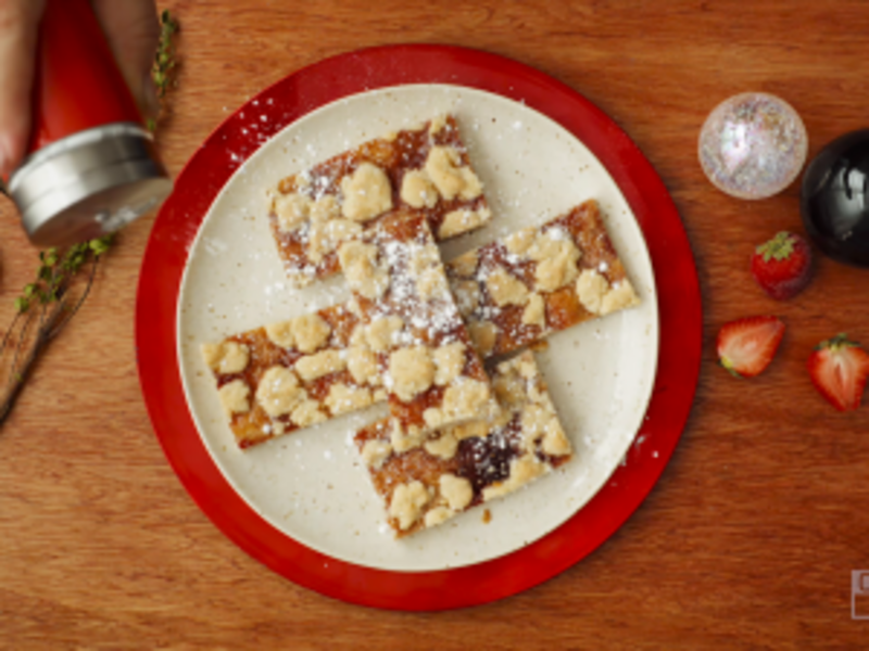 Image of Strawberry Cream Cheese Crumble Bars article