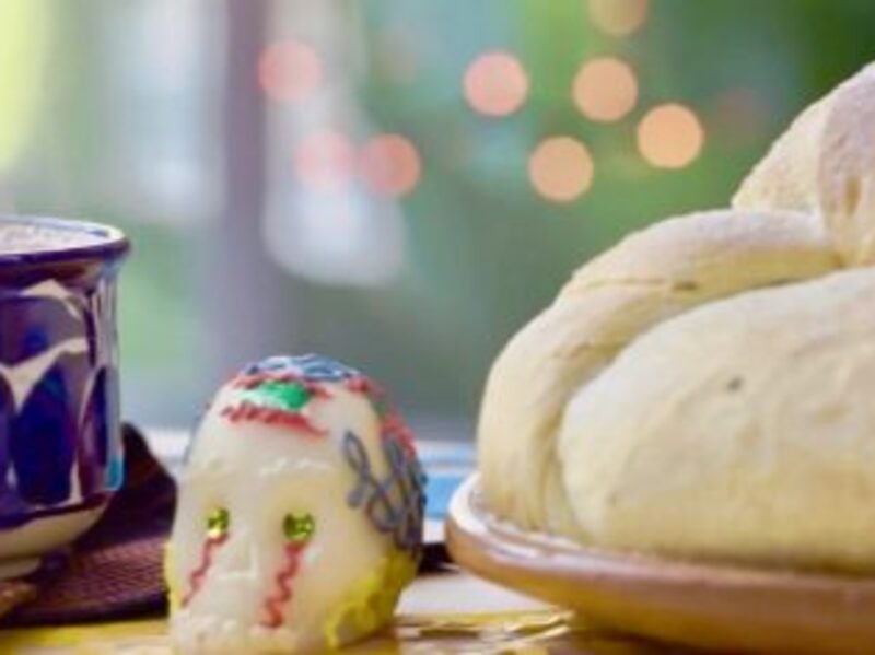 Image of Pan de Muerto article