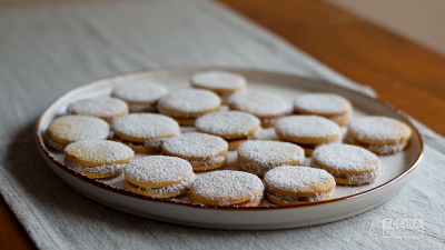 Dulce de Leche Alfajores